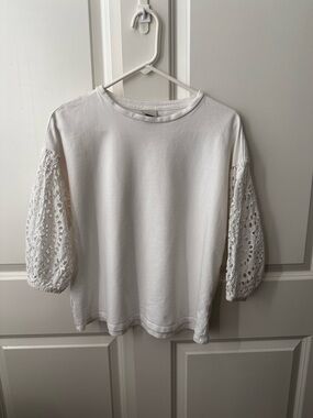 A new day White Eyelet Sleeve Women's Top Sz. L